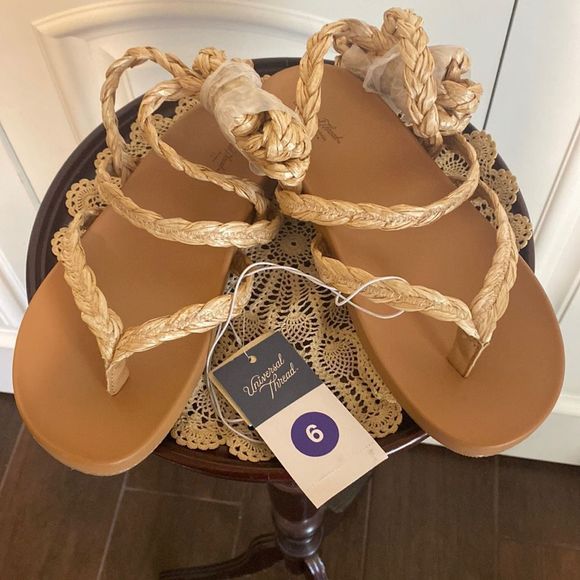 NWT Universal Thread Sandals - Picture 1 of 7
